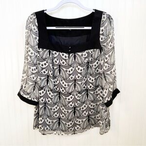 Express Black & White Moth Print Blouse Women’s Size Medium 100% Silk NEW